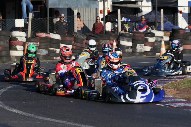 Gran trabajo nuevamente de Alejandro Samaniego (46) que triunfó en la categoría Rotax Senior Max en las dos fechas.