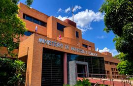 La convocatoria está dirigida a estudiantes de carreras 16 carreras.