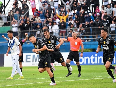 Richard Rafael Sánchez Guerrero (30 años) sale al festejo de uno de sus dos goles en la victoria de Olimpia sobre Sportivo Ameliano en la compañía Naranjaisy de Villeta.