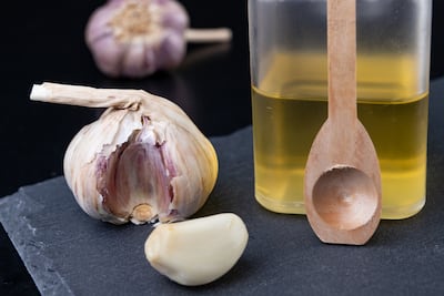 Remedio casero con ajo, imagen ilustrativa.