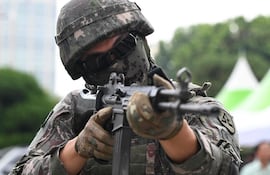 Un soldado surcoreano durante un ejercicio de entrenamiento en Seúl.