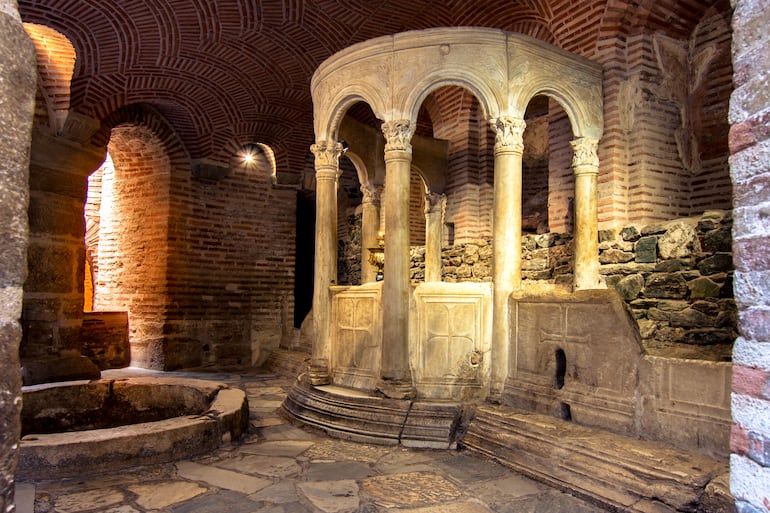 Cripta de Saint Demetrius bajo la catedral de la ciudad de Tesalónica, Grecia.