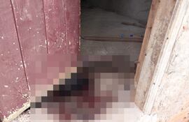 Uno de los cuerpos fue encontrado en un salón abandonado.