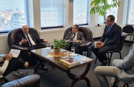 El embajador paraguayo en Bélgica, Rigoberto Gauto Vielman; ministro, Federico Bartolozzi; consejero, Marcial Francisco; primer secretario, Héctor Laterza (iz a der).