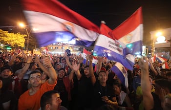 Paraguayos confían en el destino de sus familias, pero miran con recelo al Estado en manejo de tributos y eficiencia en la gestión pública solo el 22% confía en el presidente. El 71% dispuesto a tolerar un régimen autoritario si resuelve los problemas básicos: salud, justicia y educación.
