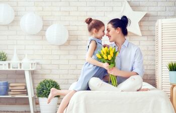 Las flores siempre son una buena opción para regalar a mamá. Visión Banco brinda descuentos y cuotas sin intereses, en todas las florerías del país.