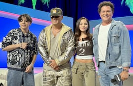 De izquierda a derecha, el cantante mexicano-estadounidense Xavi, el puertorriqueño Wisin, la argentina Emilia y el colombiano Carlos Vives.