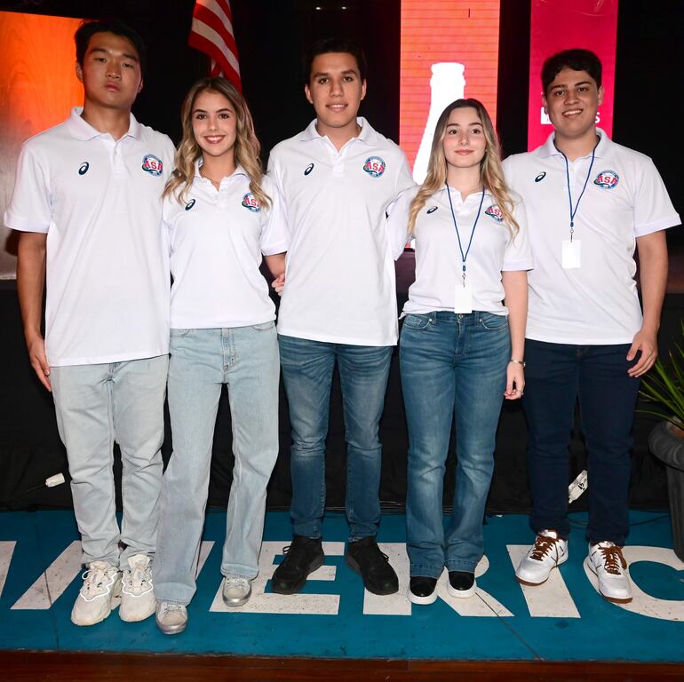 Daniel Lee, Carlotta Pappalardo, Mariano Netto, Leah Escurra y Lucas Da Silva, miembros del Gobierno Estudiantil del ASA. 