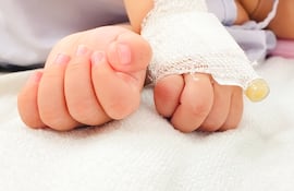 Imagen ilustrativa de una niña internada.