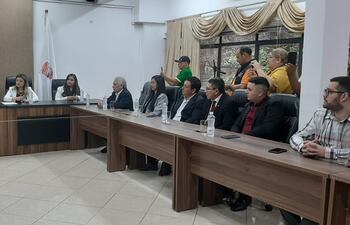 La conferencia de prensa de esta mañana en la Gobernación de Alto Paraná.