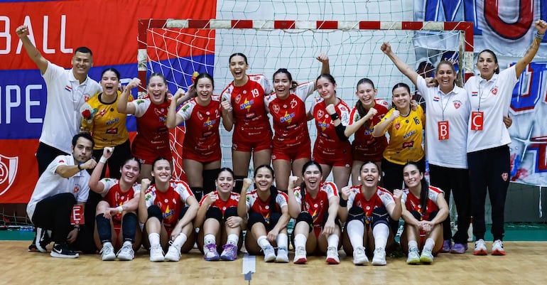 Inter también alzó la copa de campeón en Júnior, derrotando igualmente a las azulgranas.