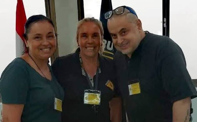 Yolanda Paredes, Lucía Mendoza y Paraguayo Cubas.