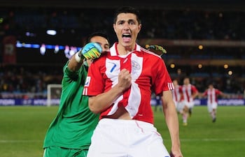 La recordada celebración del delantero paraguayo, Óscar "Tacuara" Carodozo tras anotar el último penal albirrojo, en el encuentro ante Japón, por los octavos de final del Mundial Sudáfrica 2010, que se definió desde los doce pasos.