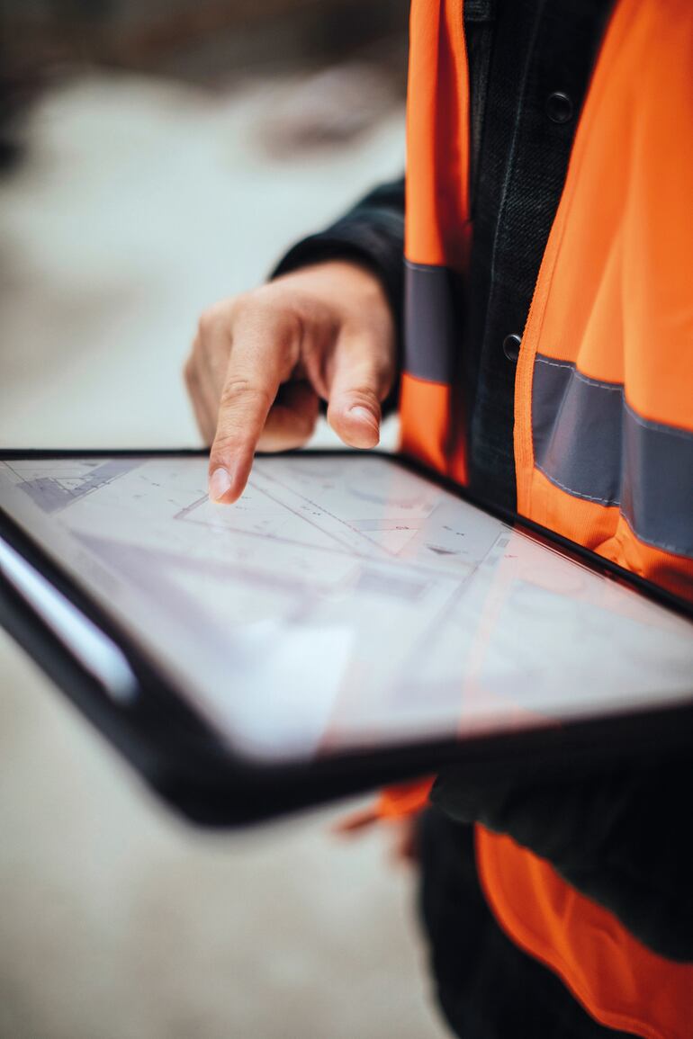 La tecnología y nuevos sistemas demanda profesionales, técnicos y trabajadores especializados.