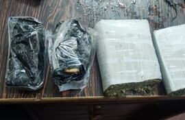 Paquetes con droga fueron hallados en La Esperanza y Tacumbú