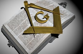 libro masonería símbolo masón