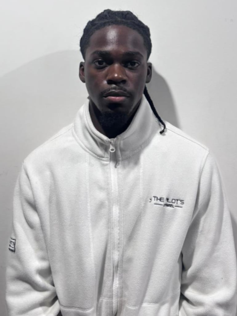 Jabari Stephan Brown, copiloto demorado por el caso de marihuana premium.