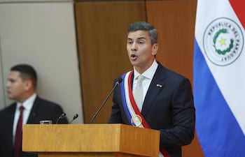 AME6506. ASUNCIÓN (PARAGUAY), 01/07/2026.- El presidente de Paraguay, Santiago Peña, habla durante la presentación del informe de gestión de su gobierno este miércoles, en el Palacio Legislativo de Asunción (Paraguay). EFE/ Juan Pablo Pino