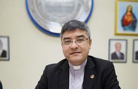 Rector de la UC, presbítero Narciso Velázquez Ferreira.