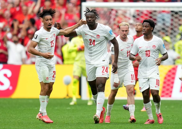 Promise David (24), después de registrar el gol de Canadá. 