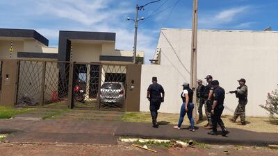 Momento en que la comitiva fiscal-policial llega a la casa del sospechoso.