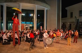 La Orquesta Sinfónica de la Ciudad de Asunción y Bochin Teatro Clown, en un show que comparten con el Ballet Clásico y Moderno Municipal.