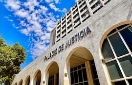 “Los funcionarios judiciales no reciben un ajuste salarial desde hace quince años”, afirmó el titular de la CSJ Alberto Martínez. (Foto: Gentileza CSJ).