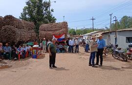 Cañicultores fueron plantados por el presidente de Petropar mientras esperaban proyecto prometido por la estatal.