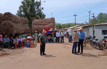 Cañicultores fueron plantados por el presidente de Petropar mientras esperaban proyecto prometido por la estatal.