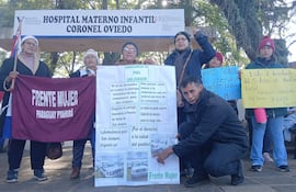 VDBN Pobladores de San Joaquín se manifestaron esta mañana frente a la Quinta Región para exigir entrega de una Ambulancia para la comunidad.