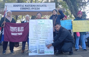 VDBN Pobladores de San Joaquín se manifestaron esta mañana frente a la Quinta Región para exigir entrega de una Ambulancia para la comunidad.
