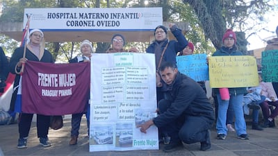 VDBN Pobladores de San Joaquín se manifestaron esta mañana frente a la Quinta Región para exigir entrega de una Ambulancia para la comunidad.