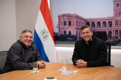 El ministro de Educación, Luis Ramírez y el presidente Santiago Peña, reunidos esta mañana en la Presidencia de la República.