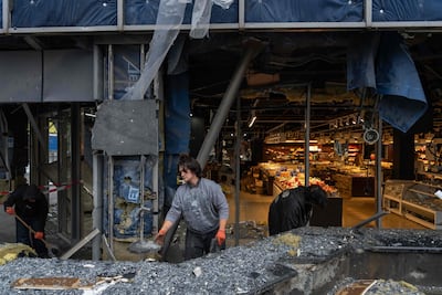 Daños causados por ataques rusos sobre Kiev, Ucrania.