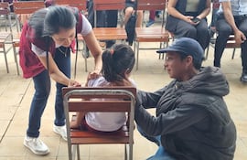 Inicia campaña nacional de vacunación contra el sarampión y la rubéola en el departamento de Misiones, con el objetivo de inmunizar a unos 7.500 niños.