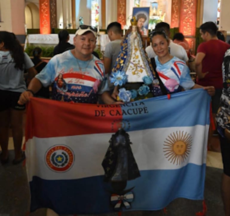Armando Domínguez y Lilian Godoy llegaron desde Buenos Aires con la imagen que celebra 7 años con ellos.