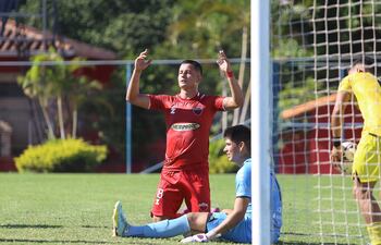 El festejo del atacante Carlos Díaz, autor del único gol del partido. (Foto: Fernando de la Mora)