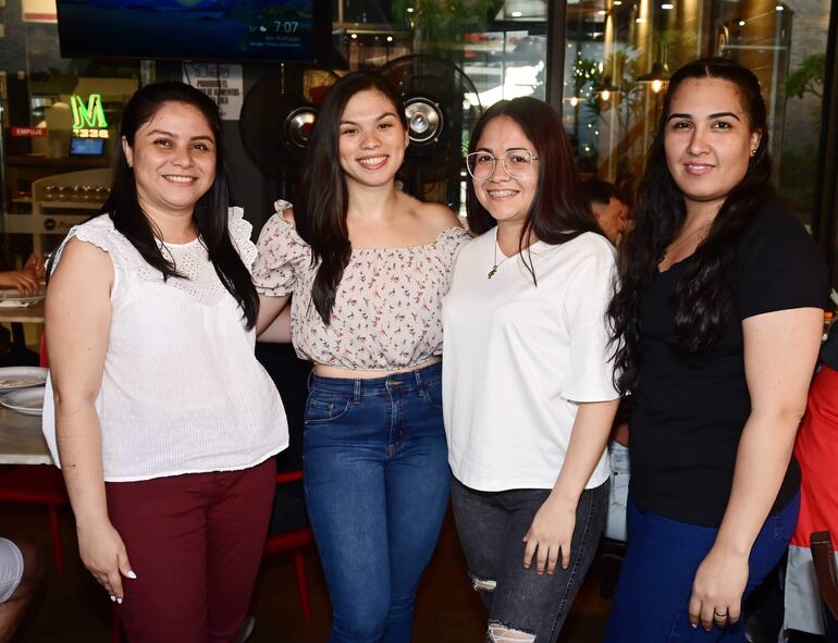 Deyni Mariani, Sabrina Amante, Norma Fariña y Deyssi Mora.