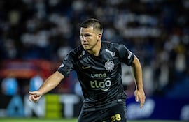 El volante de Olimpia Hugo Lorenzo Quintana Escobar (24 años), en el encuentro ante Sportivo 2 de Mayo, por la segunda ronda del torneo Apertura 2026.