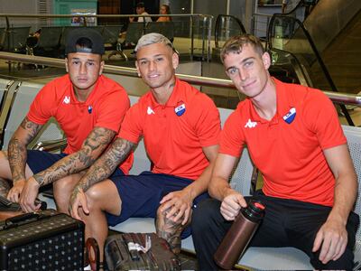 Brian Blasi, Facundo Velazco y Juan Alfaro en el aeropuerto.