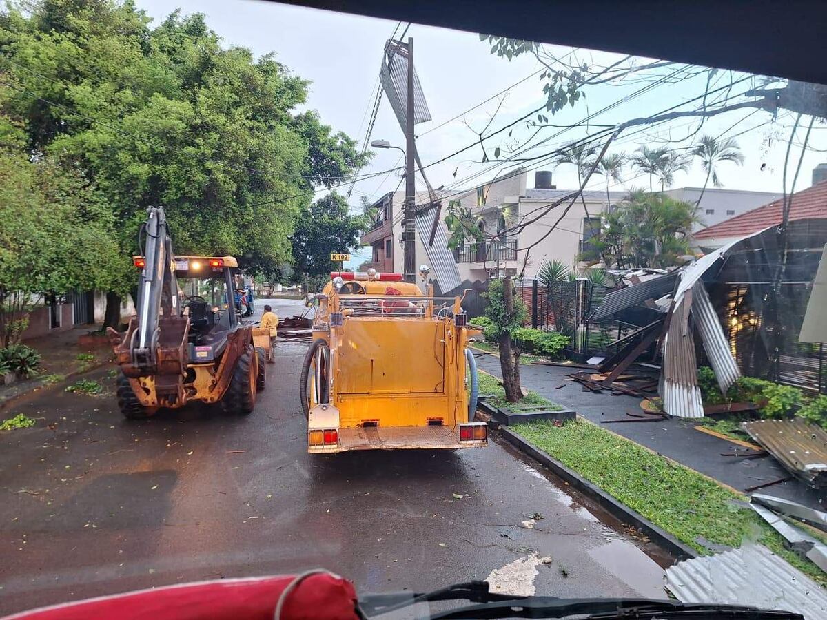 Mundial de Rally: bomberos atendieron emergencias tras temporal en Itapúa