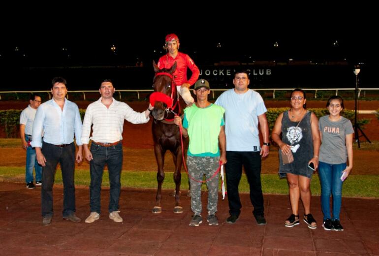 What at Knock de la caballeriza San Silvestre, recibido por sus propietarios los Noguer.