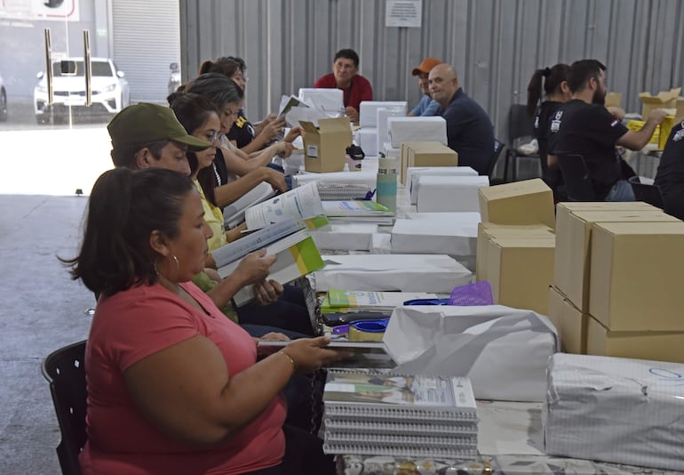 MEC anuncia fin de los “febreristas” buscando evitar retraso en entrega de kits escolares