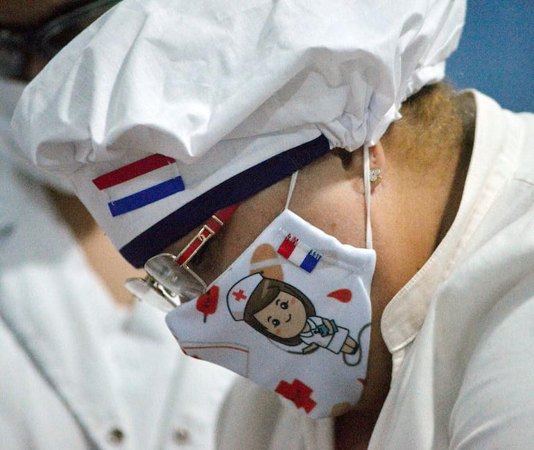 Dentro del sistema público, aproximadamente, por cada 325 personas hay un profesional de enfermería para atenciones.