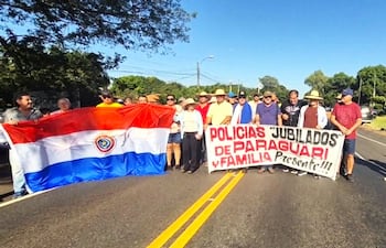 Con cierre simbólico de ruta PY01, policías jubilados protestan contra reforma de la Caja Fiscal.