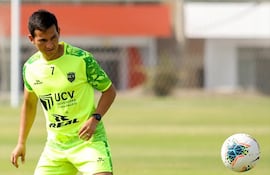 Jairo Vélez, volante de nacionalidad ecuatoriana que actualmente milita en la Universidad César Vallejo de Perú.