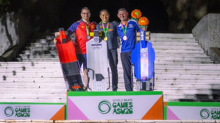 Mahdzan llevó a Malasia hasta lo más alto del podio. El español Mikel Echegaray Diez terminó segundo y obtuvo la medalla de plata, mientras que el estadounidense Andy Lally completó el podio con el bronce.