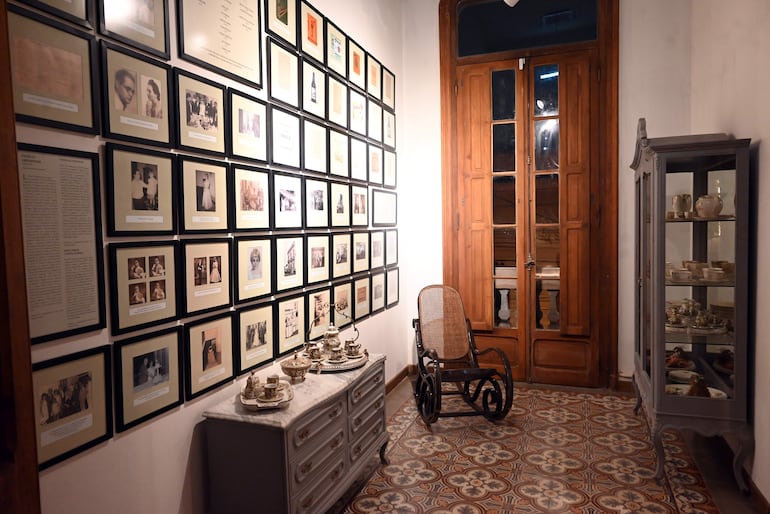 Con la presencia de referentes del sector creativo y gestores culturales, se llevó a cabo el Open House y la presentación oficial de MIRÁ ASU 2026 en la Casa Ardissone. El encuentro permitió adelantar los detalles de la primera edición en Paraguay de esta plataforma de arte y diseño, originada en Bolivia. Del diez al veintidós de noviembre, el evento reunirá exposiciones, arquitectura, moda y experiencias inmersivas con el propósito de impulsar el talento nacional y activar edificaciones patrimoniales del Centro Histórico de Asunción. MIRÁ ASU 2026 se realizará en la Casa Ardissone.