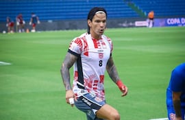 Los jugadores de Sportivo San Lorenzo durante la arenga de Aldo Quiñónez en la previa del partido contra Olimpia por la fecha 9 del torneo Apertura 2026 de la Primera División de Paraguay en el estadio Defensores del Chaco, en Asunción, Paraguay.