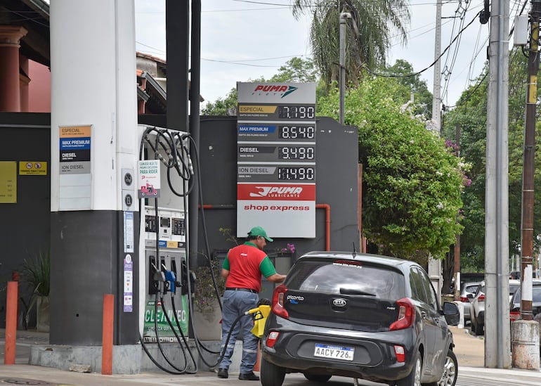 Fotos de nuevos Precios del Combustible Puma en Colon y Carlos A. López